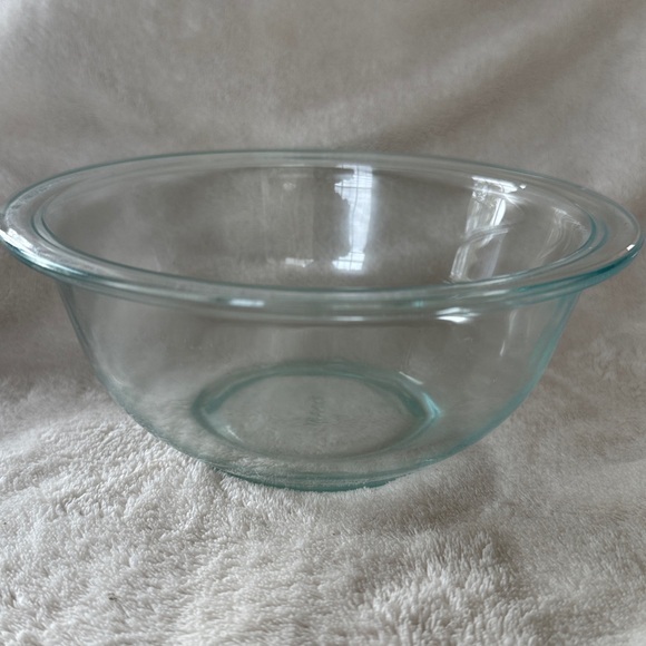 Pyrex Mixing Bowl 322 - Picture 2 of 3